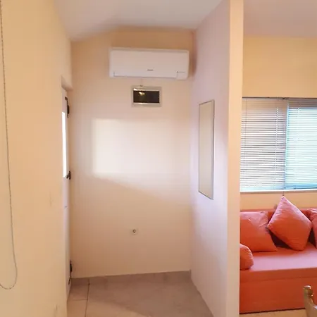בית נופש Seaside Holiday House Tkon, Pasman - 14664 טקון