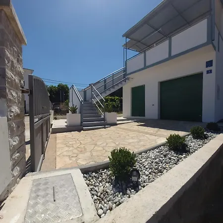 別荘 Seaside House Tkon, Pasman - 14664 *